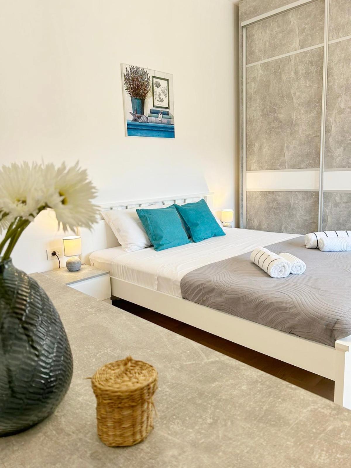 The Circle Apartment Скопье Экстерьер фото
