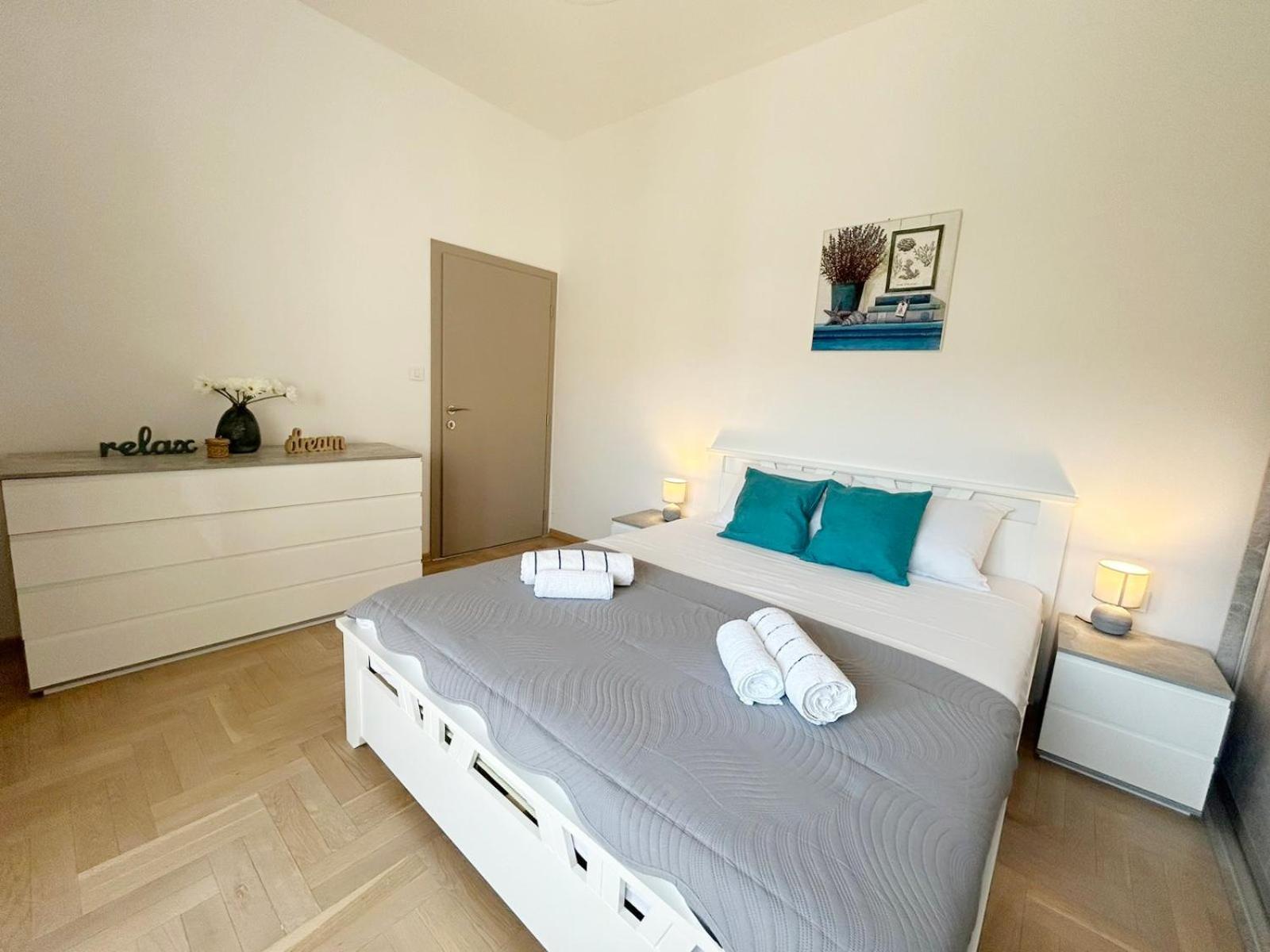The Circle Apartment Скопье Экстерьер фото